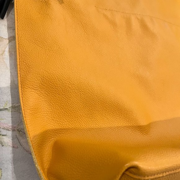 Women's Handbag - Picture 5 of 11